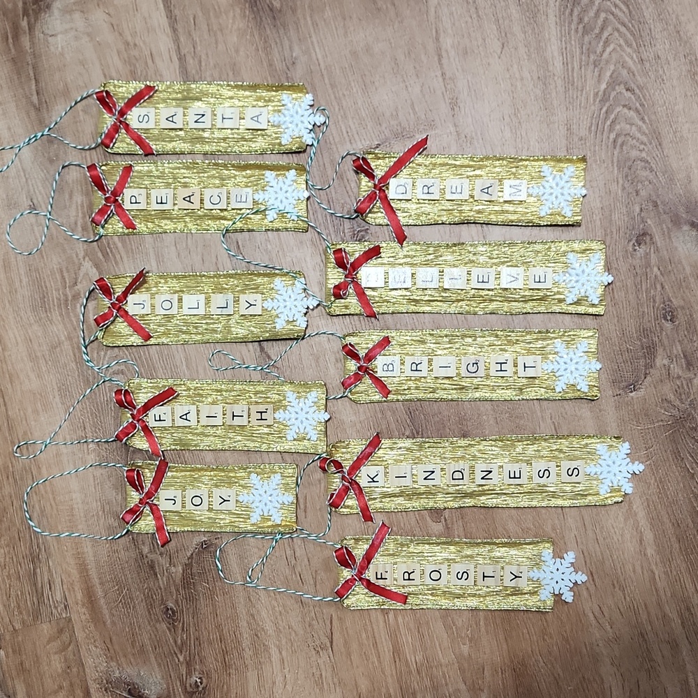 🎄Hand Crafted Glitzy Gold Set of 10 Scrable Letter Ornaments Holiday Words
